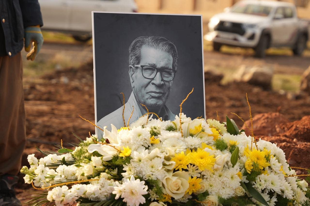 حوسێن کوردنەژاد بە خاکی کوردستان سپێردرا